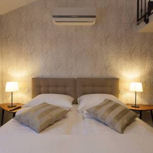 OTOK KRK, unutrašnjost otoka - Rustikalna vila s bazenom