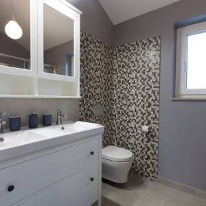 OTOK KRK, unutrašnjost otoka - Rustikalna vila s bazenom