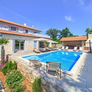 OTOK KRK, unutrašnjost otoka - Rustikalna vila s bazenom