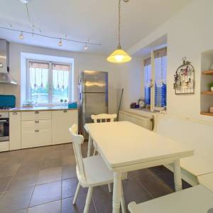 OTOK KRK, unutrašnjost otoka - Samostojeća kamena kuća s bazenom