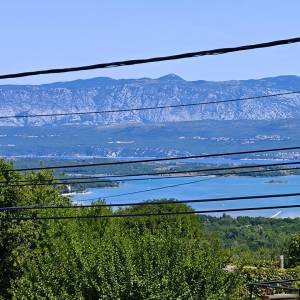 OTOK KRK - Vila s bazenom na mirnoj lokaciji s pogledom na more