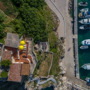 OTOK KRK, VRBNIK - Atraktivni kompleks kuća prvi red do mora