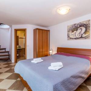 OTOK KRK, VRBNIK - Atraktivni kompleks kuća prvi red do mora