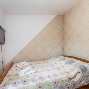 OTOK KRK, VRBNIK - Atraktivni kompleks kuća prvi red do mora