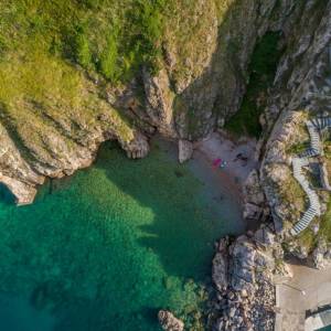 OTOK KRK, VRBNIK - Atraktivni kompleks kuća prvi red do mora