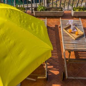 OTOK KRK, VRBNIK - Atraktivni kompleks kuća prvi red do mora