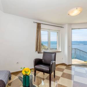 OTOK KRK, VRBNIK - Atraktivni kompleks kuća prvi red do mora