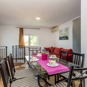 OTOK KRK, VRBNIK - Atraktivni kompleks kuća prvi red do mora