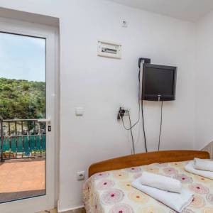 OTOK KRK, VRBNIK - Atraktivni kompleks kuća prvi red do mora