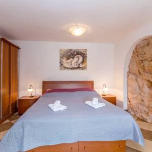 OTOK KRK, VRBNIK - Atraktivni kompleks kuća prvi red do mora