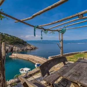 OTOK KRK, VRBNIK - Atraktivni kompleks kuća prvi red do mora