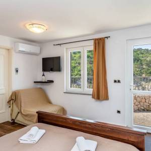 OTOK KRK, VRBNIK - Atraktivni kompleks kuća prvi red do mora