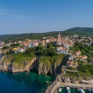 OTOK KRK, VRBNIK - Atraktivni kompleks kuća prvi red do mora