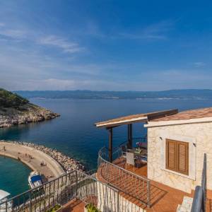 OTOK KRK, VRBNIK - Atraktivni kompleks kuća prvi red do mora