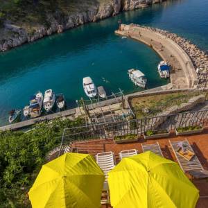 OTOK KRK, VRBNIK - Atraktivni kompleks kuća prvi red do mora