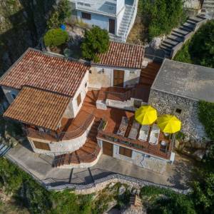 OTOK KRK, VRBNIK - Atraktivni kompleks kuća prvi red do mora