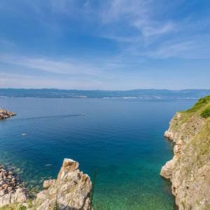 OTOK KRK, VRBNIK - Atraktivni kompleks kuća prvi red do mora