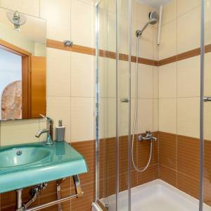 OTOK KRK, VRBNIK - Atraktivni kompleks kuća prvi red do mora