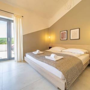 OTOK KRK, VRBNIK - Luksuzna kuća s bazenom u blizini mora