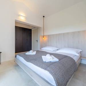 OTOK KRK, VRBNIK - Luksuzna kuća s bazenom u blizini mora