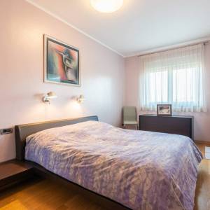 OTOK KRK, VRBNIK - Trosobni stan s pogledom na more