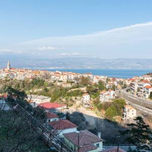 OTOK KRK, VRBNIK - Trosobni stan s pogledom na more