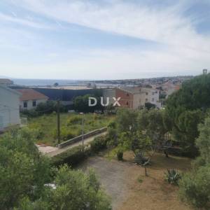 Otok Pag, Novalja-Samostojeća kuća sa građevinskim zemljištem