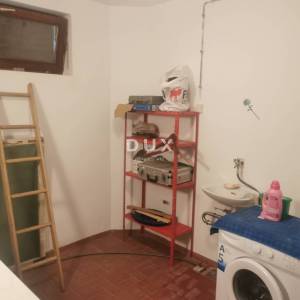 Otok Pag, Novalja-Samostojeća kuća sa građevinskim zemljištem