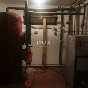 Otok Pag, Novalja-Samostojeća kuća sa građevinskim zemljištem