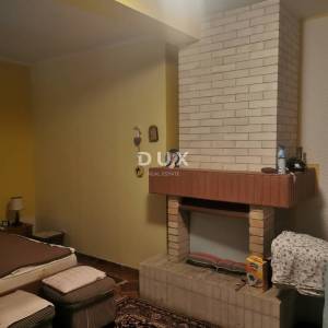 Otok Pag, Novalja-Samostojeća kuća sa građevinskim zemljištem