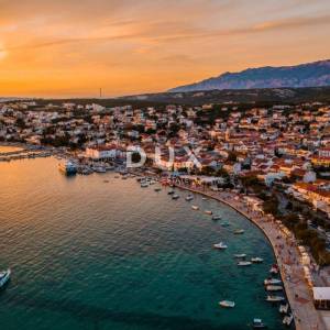 Otok Pag, Novalja-Samostojeća kuća sa građevinskim zemljištem