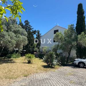 Otok Pag, Novalja-Samostojeća kuća sa građevinskim zemljištem