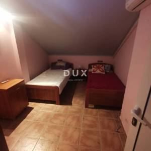 Otok Pag, Novalja-Samostojeća kuća sa građevinskim zemljištem