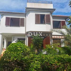 Otok Pag, Novalja-Samostojeća kuća sa građevinskim zemljištem