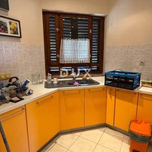 Otok Pag, Novalja-Samostojeća kuća sa građevinskim zemljištem