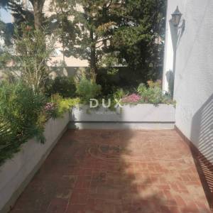 Otok Pag, Novalja-Samostojeća kuća sa građevinskim zemljištem