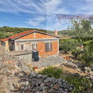 Otok Vis Rogačić kuća u izgradnji + zemljište 5100 m2 