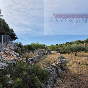 Otok Vis Rogačić kuća u izgradnji + zemljište 5100 m2 