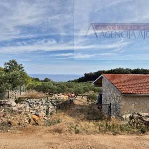 Otok Vis Rogačić kuća u izgradnji + zemljište 5100 m2 