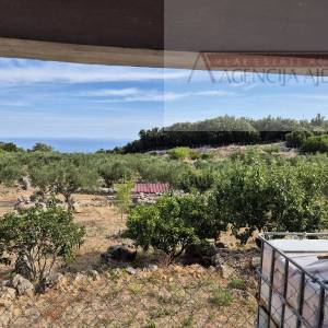 Otok Vis Rogačić kuća u izgradnji + zemljište 5100 m2 