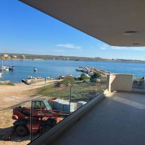 Pag – Povljana – dvosobnii apartman, 1. red do mora 