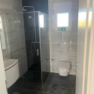 Pag – Povljana – dvosobnii apartman, 1. red do mora 