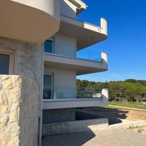 Pag – Povljana – dvosobnii apartman, 1. red do mora 