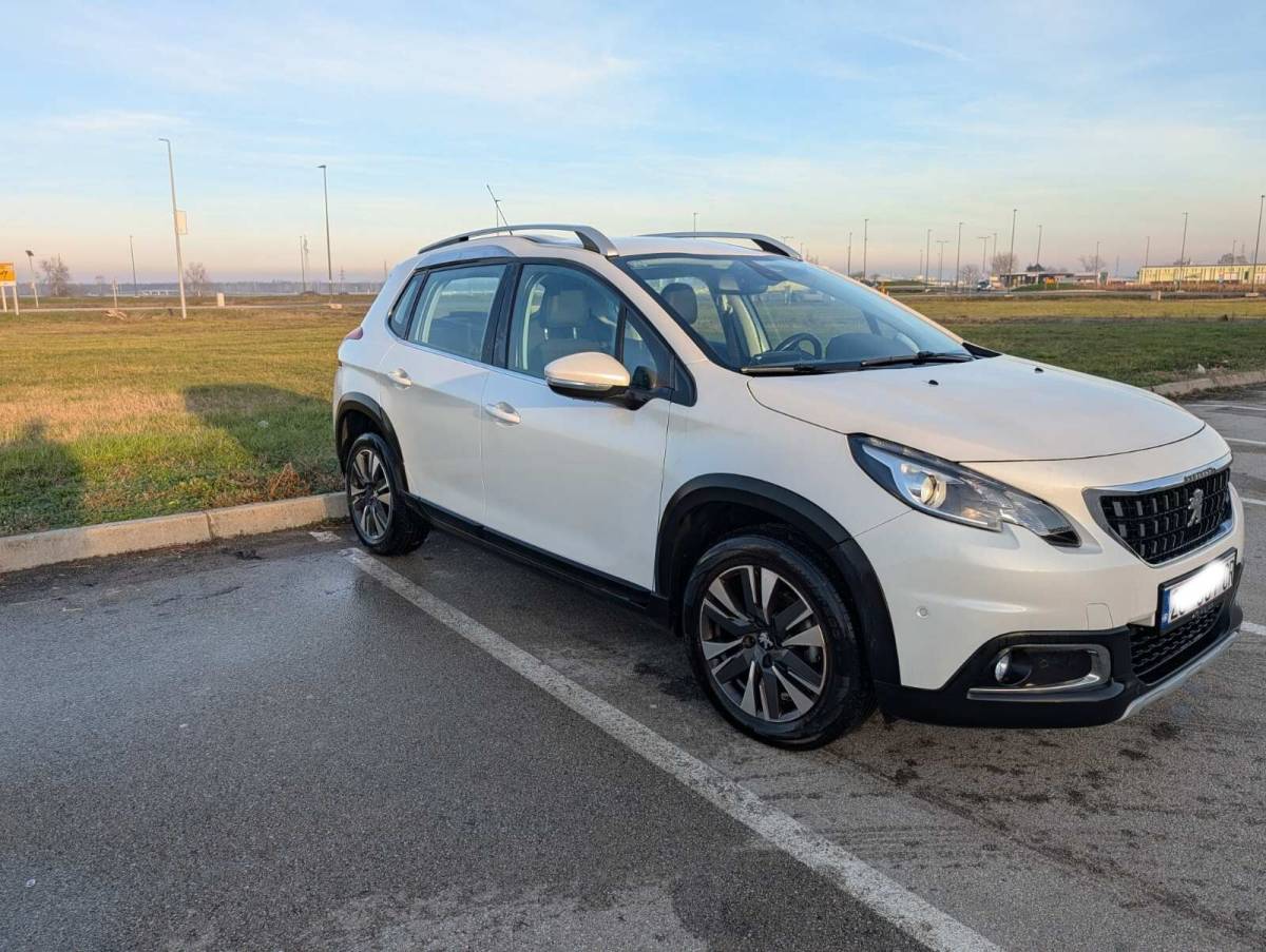 Peugeot 2008 1,2 Allure Perla bijeli NAVI ALU FELGE 2xPDC-parkpilot