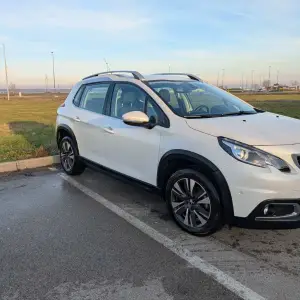 Peugeot 2008 1,2 Allure Perla bijeli NAVI ALU FELGE 2xPDC-parkpilot