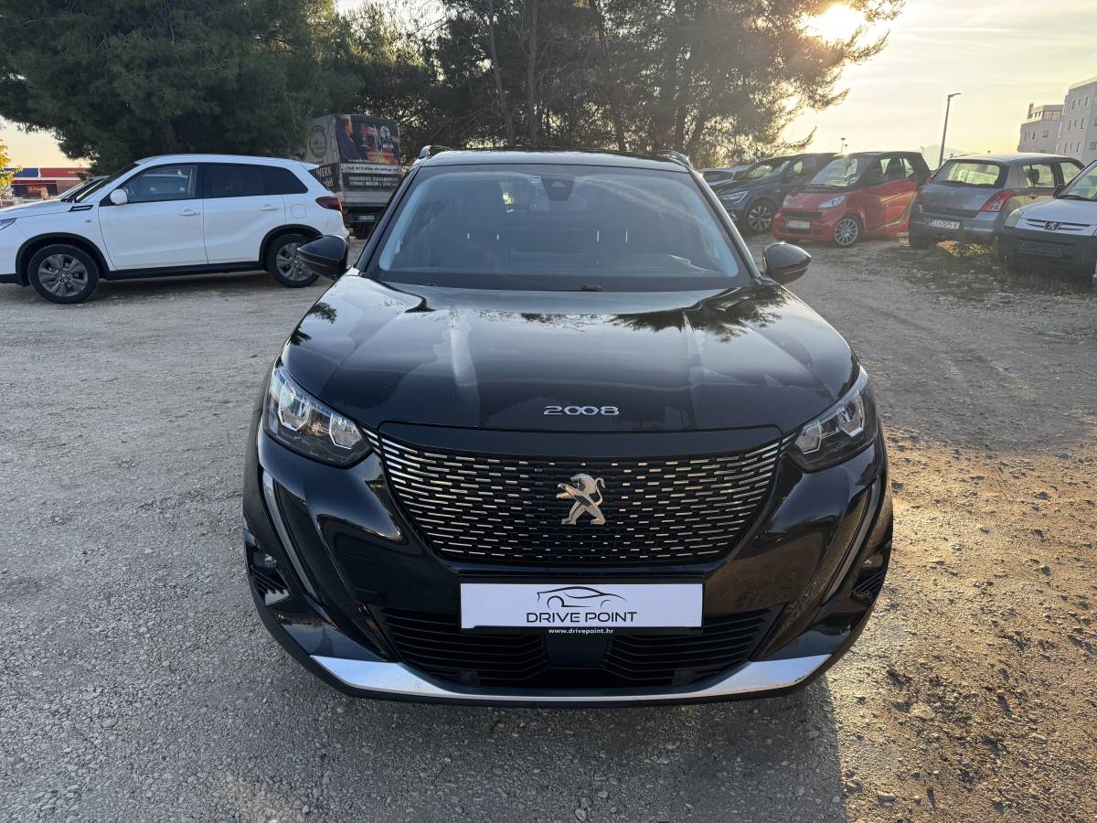 Peugeot 2008 1,2 FULL LED ODRAĐENI SVI SERVISI