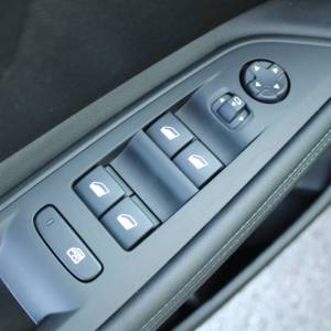 Peugeot 3008 1.6 Plug-in Hybrid 225 Allure *LED, NAVIGACIJA, KAMERA*