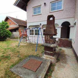 Pisarovina/Bratina Obiteljska katnica 570 m2 sa 3.300 m2 zemljišta