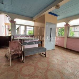 Pisarovina/Bratina Obiteljska katnica 570 m2 sa 3.300 m2 zemljišta