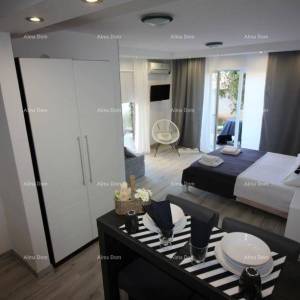 Pješčana Uvala, Vila s apartmanima blizu mora